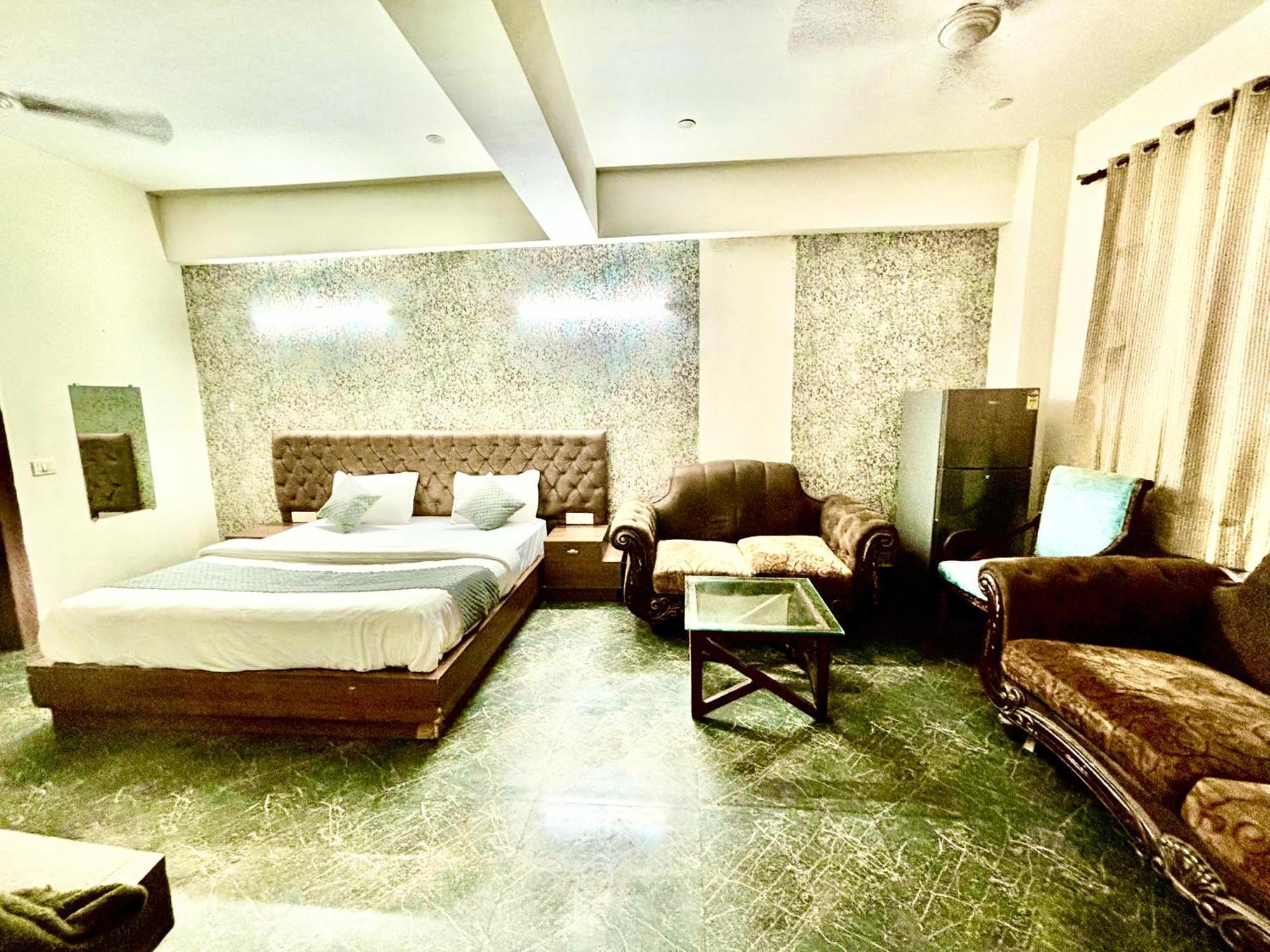 Hotel Pushpanjali 뉴델리 외부 사진