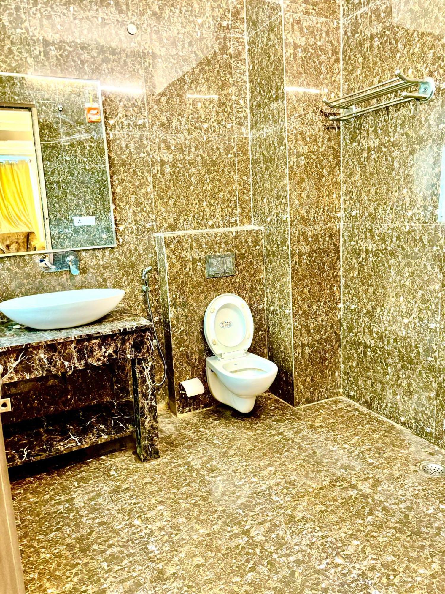Hotel Pushpanjali 뉴델리 외부 사진